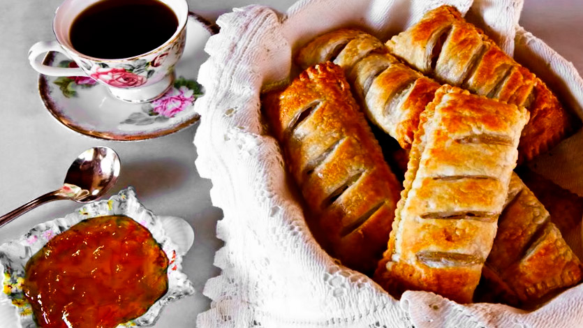 Слойки з яблуками з листкового тіста