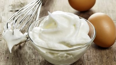 Як збити білки з цукром